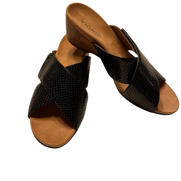 Vionic Shoes - Vionic women’s open toe wedge sandal / dress shoe size 10